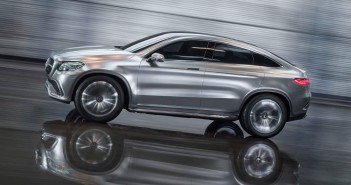 Erstes Fahrvideo zum Mercedes-Benz MLC (C292) Mercedes-Benz MLC (C292) SUV Coupé Concept in Silber fahrend von der Seite